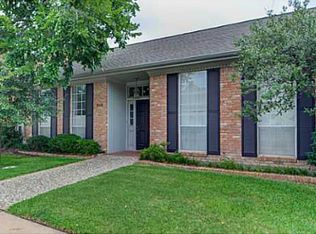 808 Dogwood Ln, Bryan, TX 77802