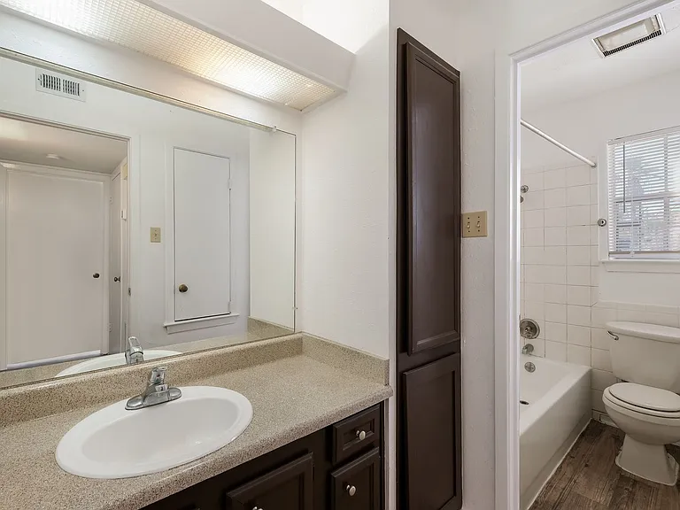 305 W Woodlawn Ave #103 — Photo 14