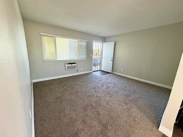 Evart Apartments — Photo 10