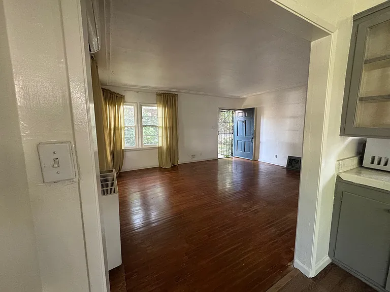 2822 Saint George St — Photo 4