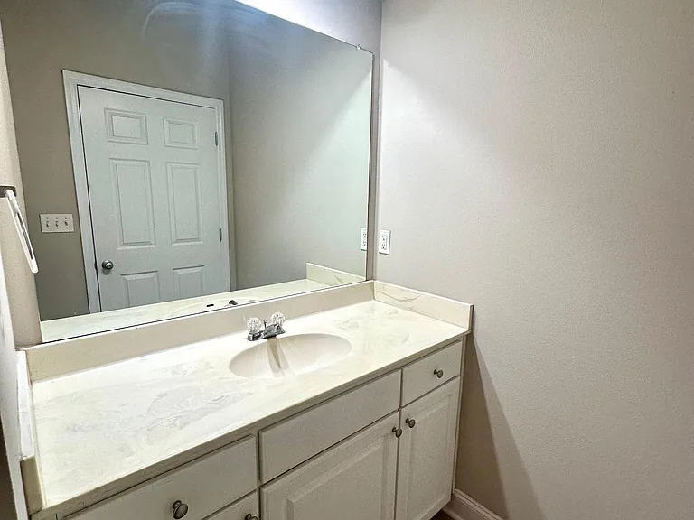 900 Dean Lee Dr #206 — Photo 9