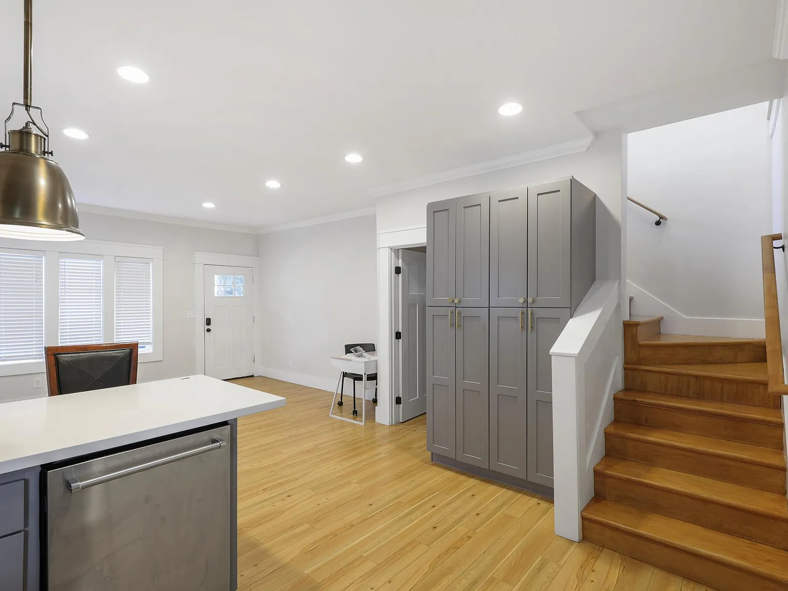 5 bed, 1500 sqft, $7,195 — Photo 3