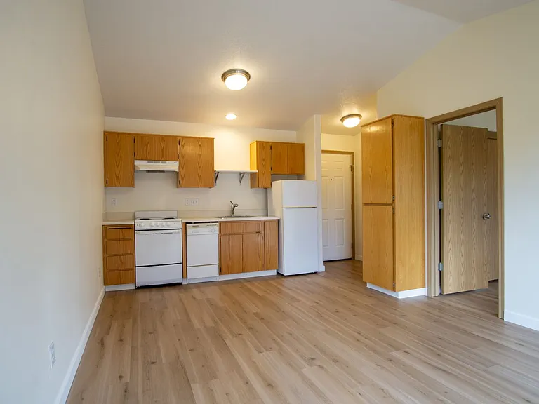 130 SE 105th Ave #C2 — Photo 3