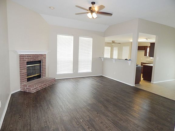 4th image of 202 Ash Dr