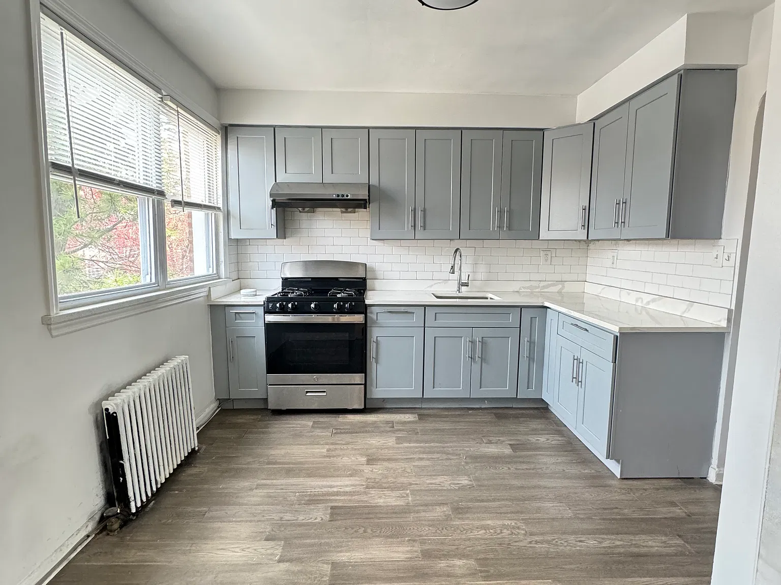 2 bed, 900 sqft, $2,000 — Photo 2