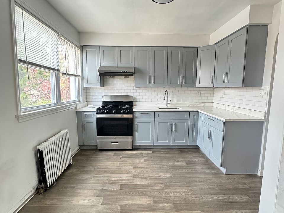 1st image of 24 Hodges Pl #3
