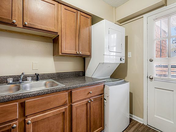 5th image of 3667 Rhodes Ave #Bed5cb0f4