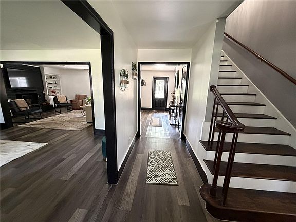 3rd image of 18510 Point Lookout Dr