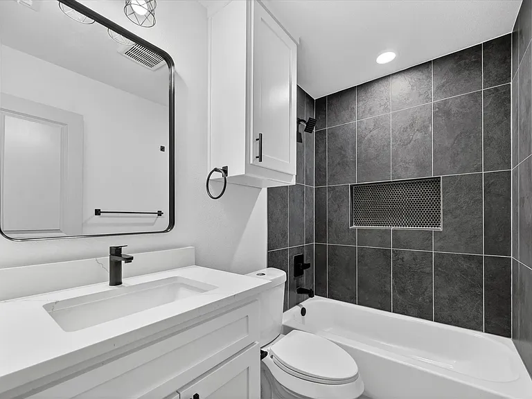 2107 Church St #A — Photo 17