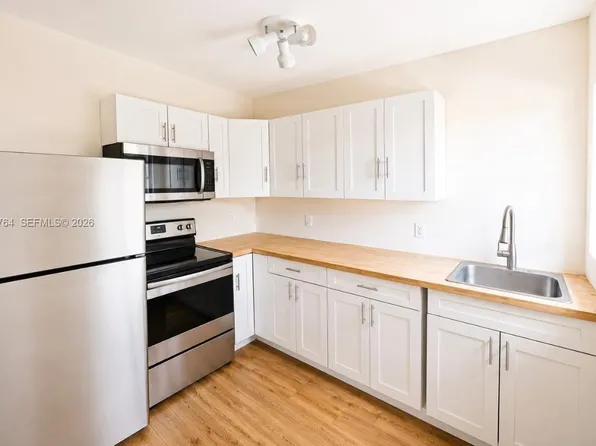 410 76th St #5, Miami Beach, FL 33141