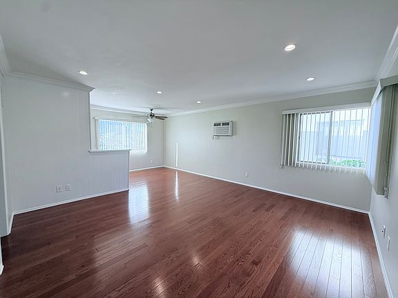 2nd image of 2708 W Clark Ave #J4