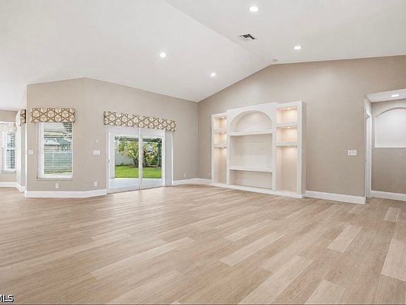 4th image of 430 SW 44th Ter