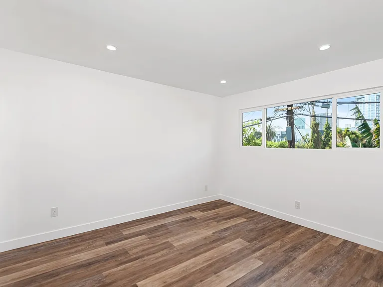1563 Gordon St — Photo 8