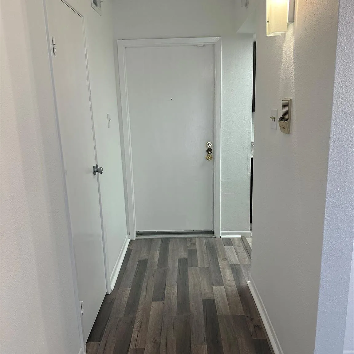 Studio, 1.0 bath, 525 sqft, $799 — Photo 2