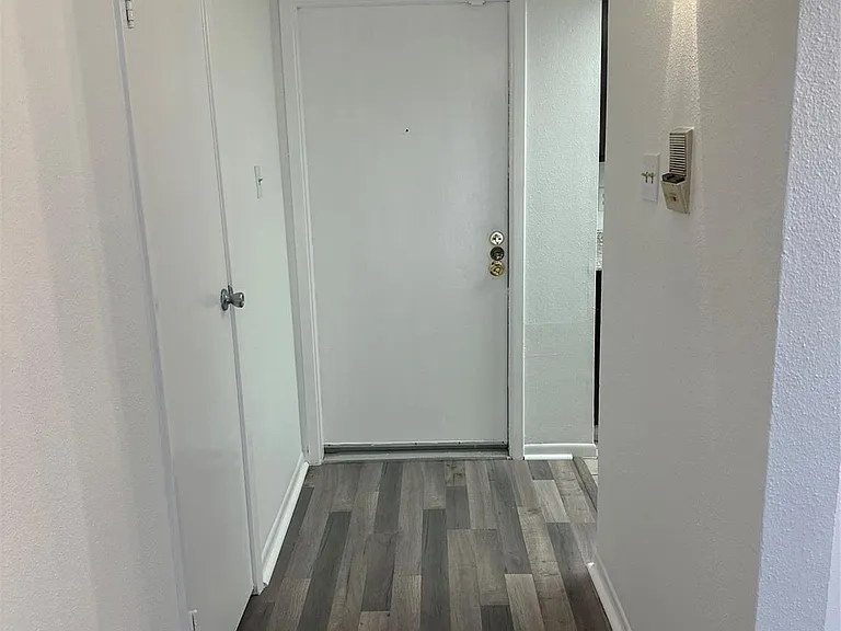 2814 S Bartell Dr #13 — Photo 2