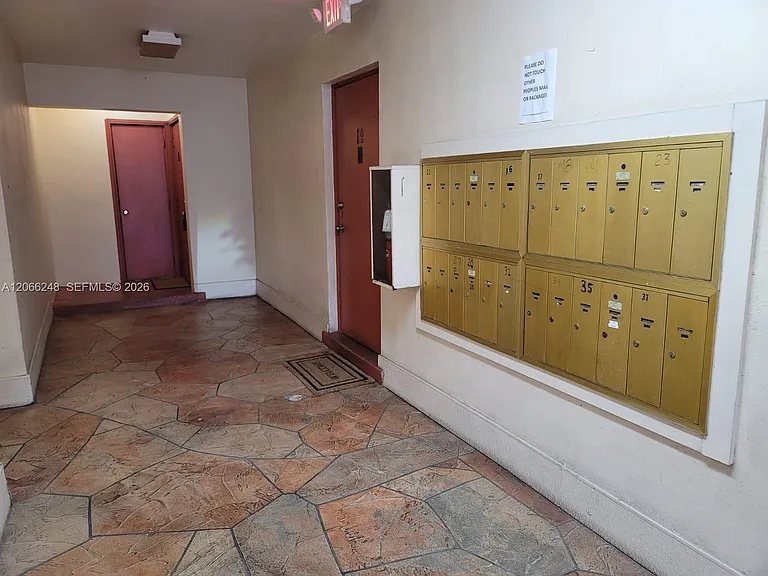 610 NW 13th St #11 — Photo 25