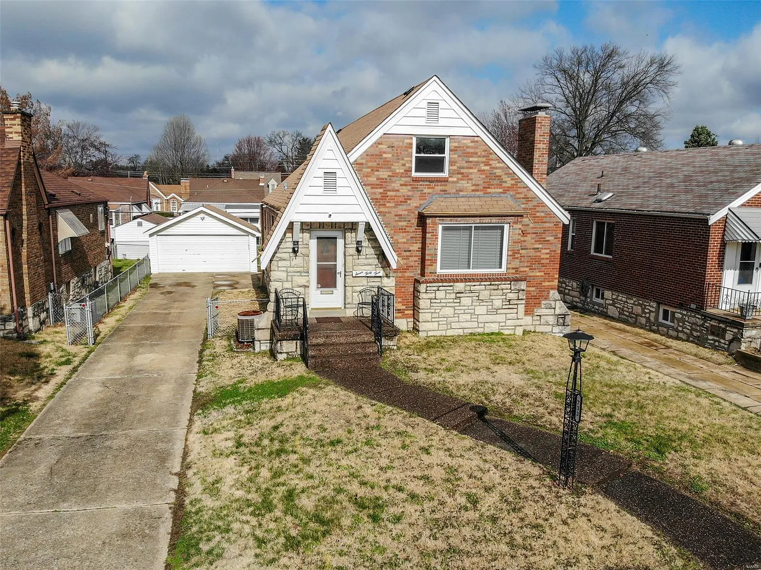 733 Dallas Dr photo 1