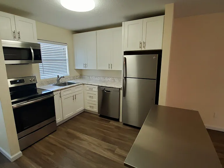 Beachside Apartments — Photo 38