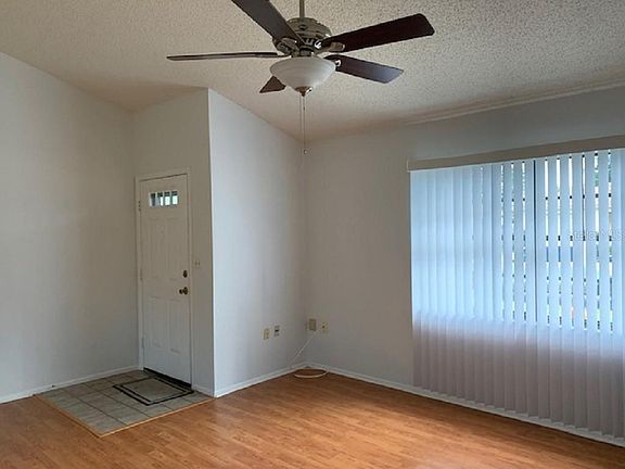 3rd image of 1327 Calamondin Dr