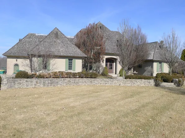8216 Voltaire Ct, Waynesville, OH 45068