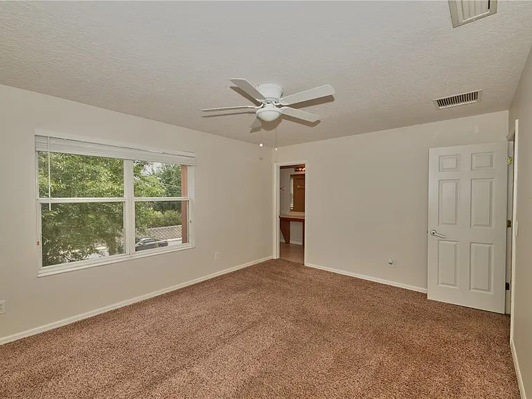 2730 Retreat View Cir — Photo 15