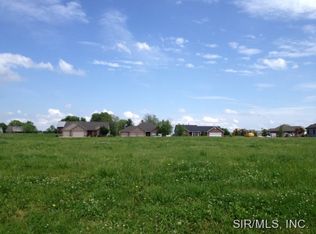 46 Woodcrest Dr, Bethalto, IL 62010