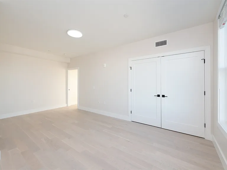 425 Border St #407 — Photo 4
