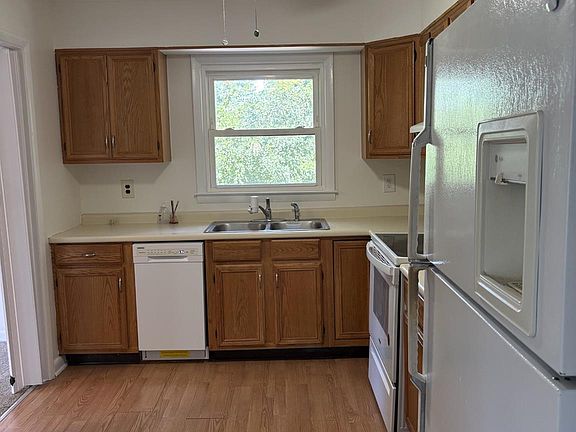 4th image of 19 Pine Rd #B