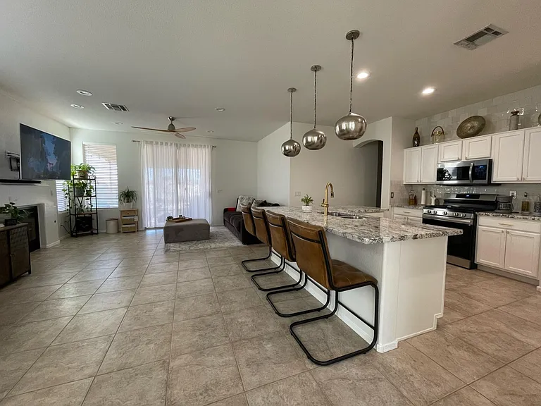 1733 W Nighthawk Way — Photo 12