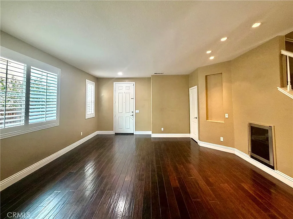5 bed, 3254 sqft, $3,700 — Photo 3