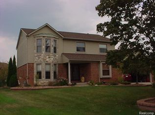 29980 Kingsway Dr, Farmington Hills, MI 48331