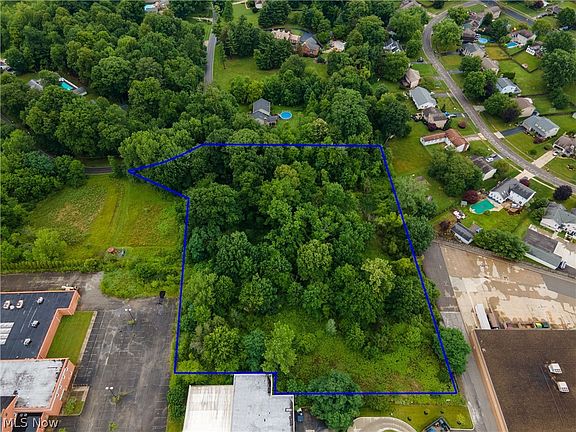 3rd image of Tanglewood Dr