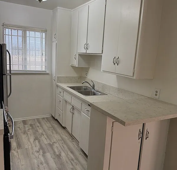 3658 Mentone Ave #4 — Photo 14