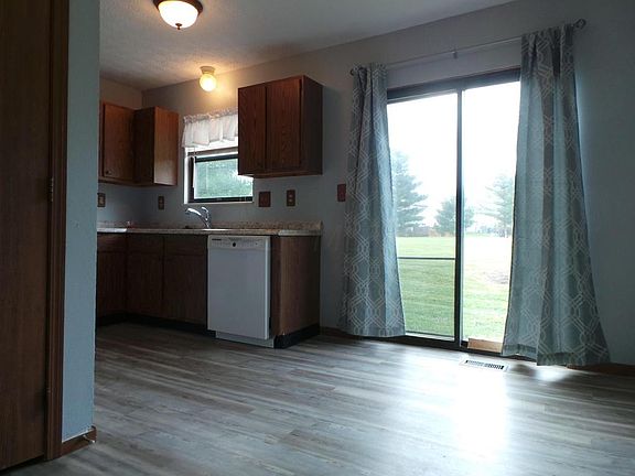 5th image of 7820 Barnsley Ln