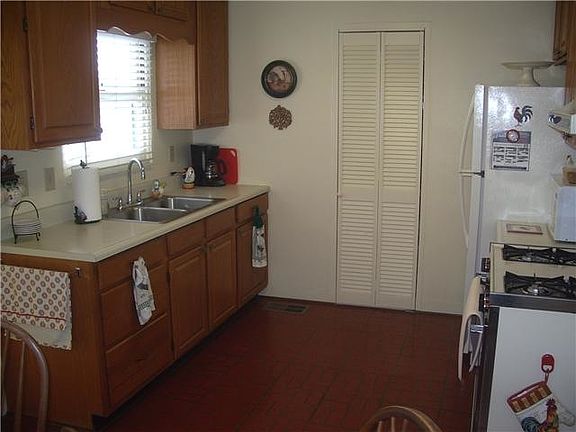 3rd image of 7240 Princeton Ave