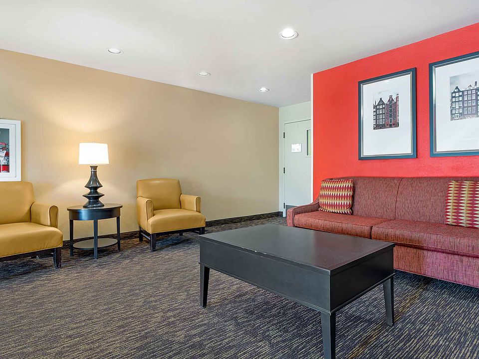 Lobby and Guest Check-in