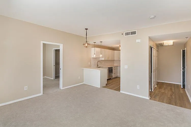 5240 S Shalom Park Cir — Photo 5