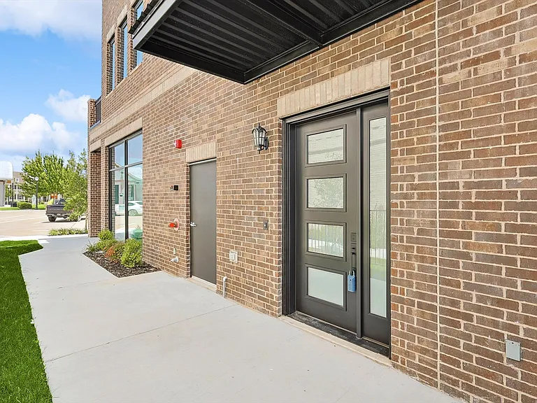 767 W Main St #201 — Photo 2