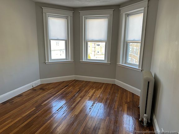 4th image of 218 Kelton St #15