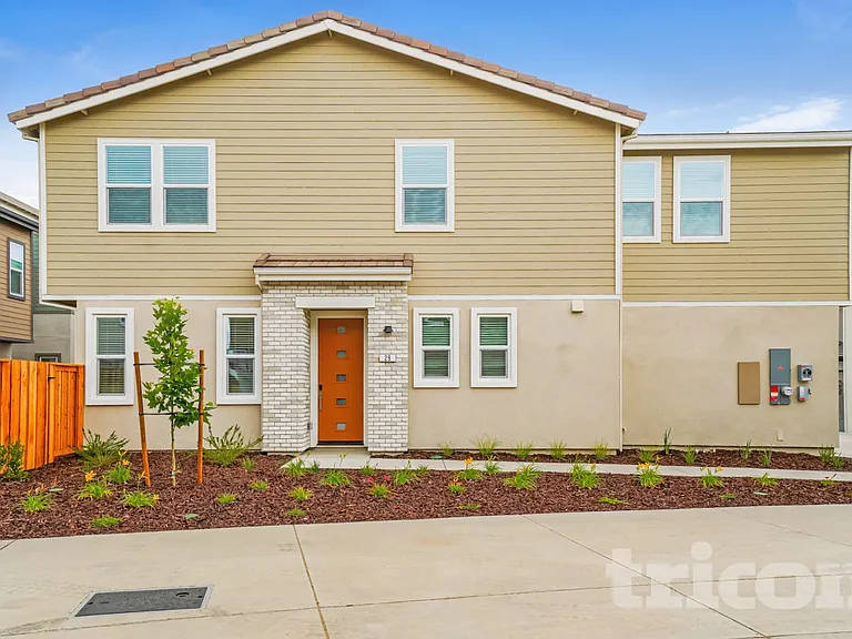29 Adella Pl — Photo 1