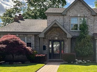 110 Peachtree Dr, East Norwich, NY 11732