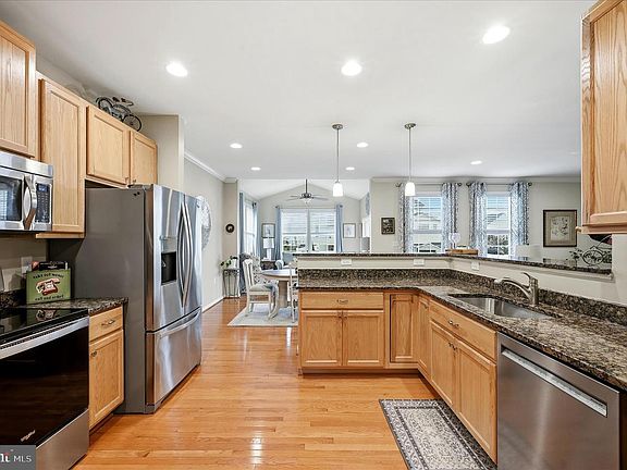 5th image of 105 Ladysmith Dr
