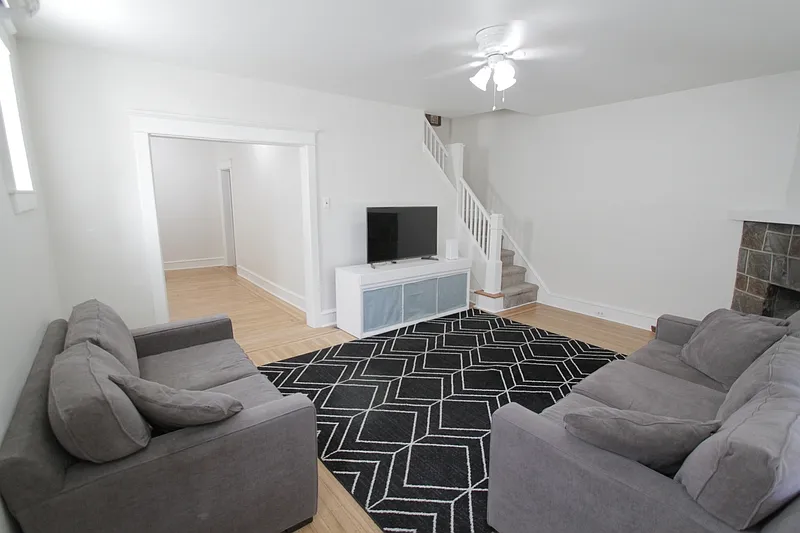 3 bed, 1.5 bath, 1244 sqft, $2,300 — Photo 1