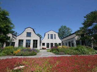 2S204 Hawthorne Ln, Wheaton, IL 60189