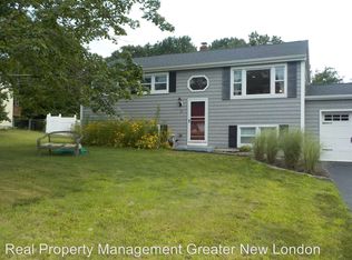 17 Meadow St, Groton, CT 06355