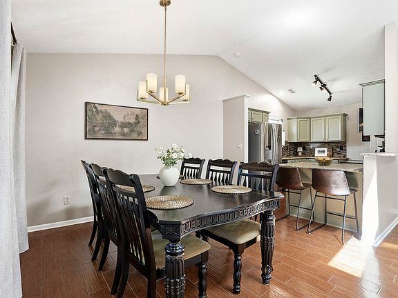 3rd image of 21383 Candlewick Rd