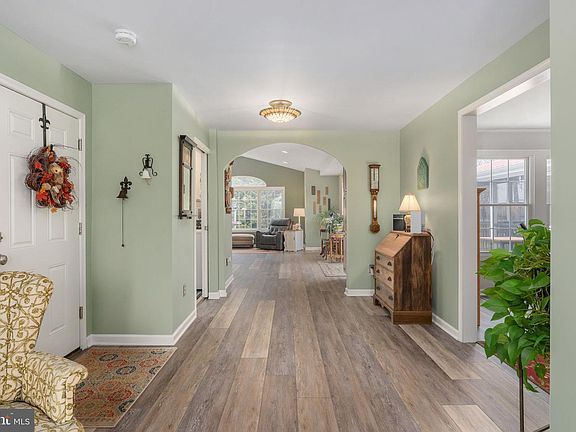5th image of 4210 Maintree Ct