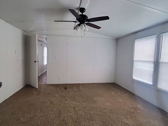 3rd image of 1029 Jacks Dr