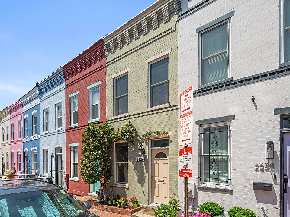 2226 12th Pl NW
