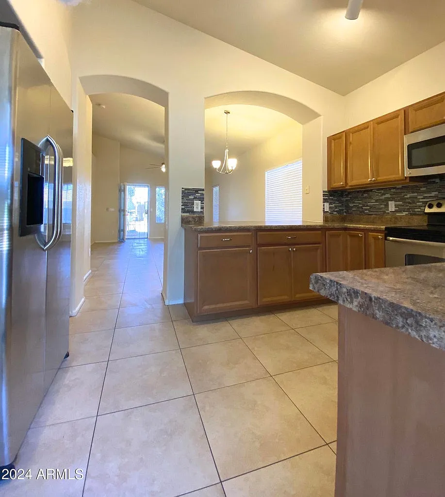 3 bed, 1264 sqft, $1,600 — Photo 1